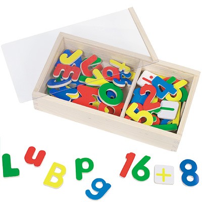 Magnet-Alphabet und Zahlen
