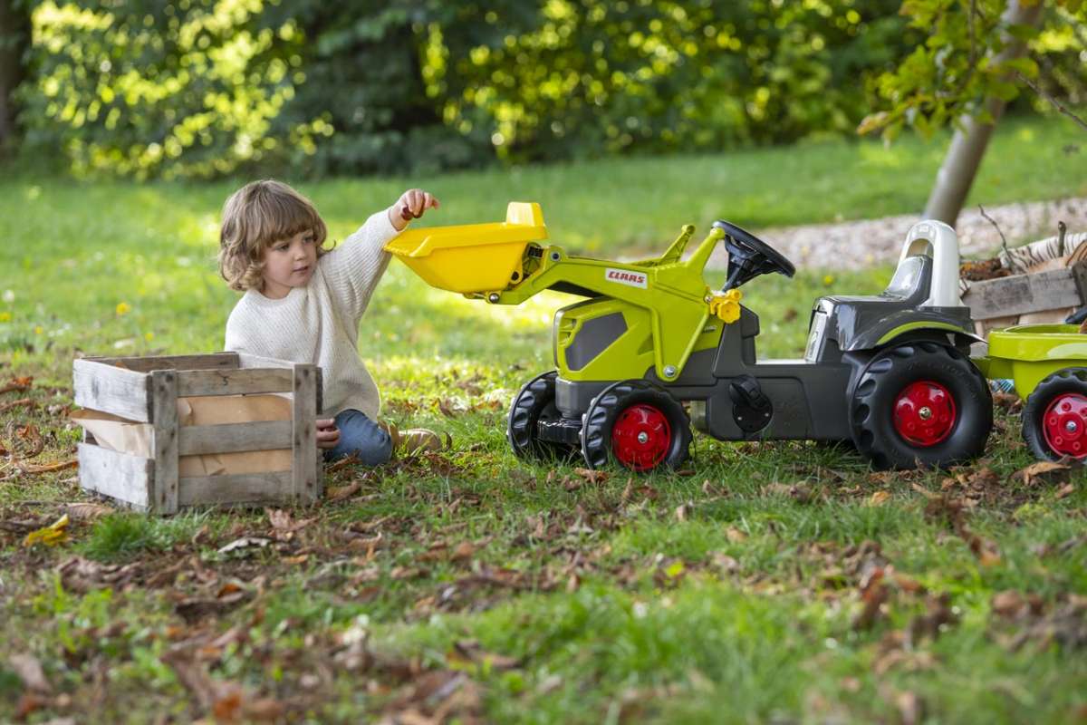 Rolly Toys rollyKid CLAAS AXOS 240 Tracteur à pédale avec remorque + Chargement Avant (pour Enfants de 2,5 à 5 Ans, Tension de chaîne réglable, attelage arrière) 02 516 9 Rolly Toys rollyKid CLAAS AXOS 240 Tracteur à pédale avec remorque + Chargement Avant (pour Enfants de 2,5 à 5 Ans, Tension de chaîne réglable, attelage arrière) 02 516 9