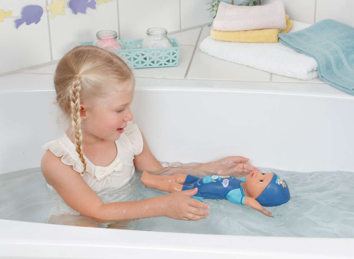 Baby born swim 2025